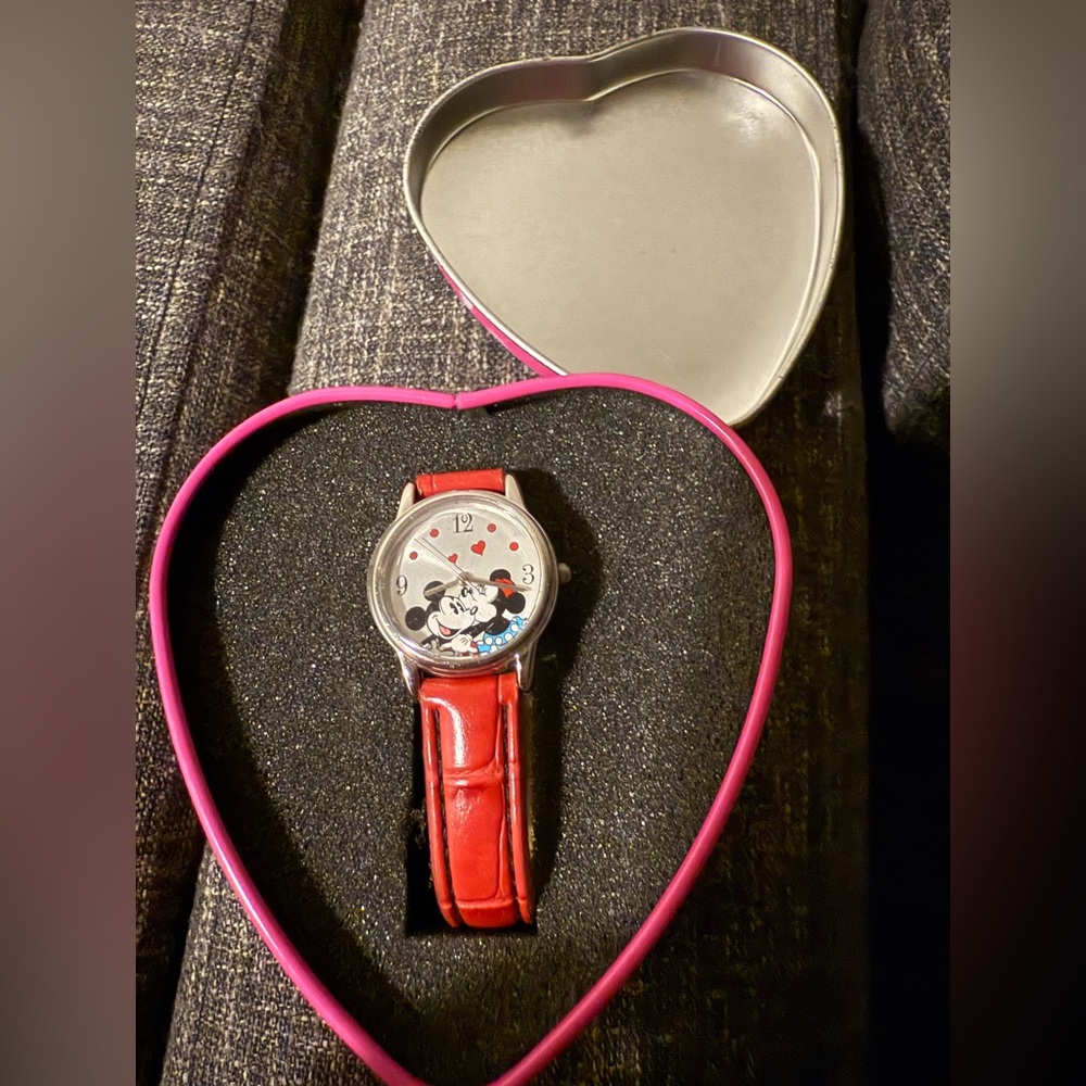 Disney Mickey & Minnie Kissing Time Wristwatch by 811 in Heart Tin